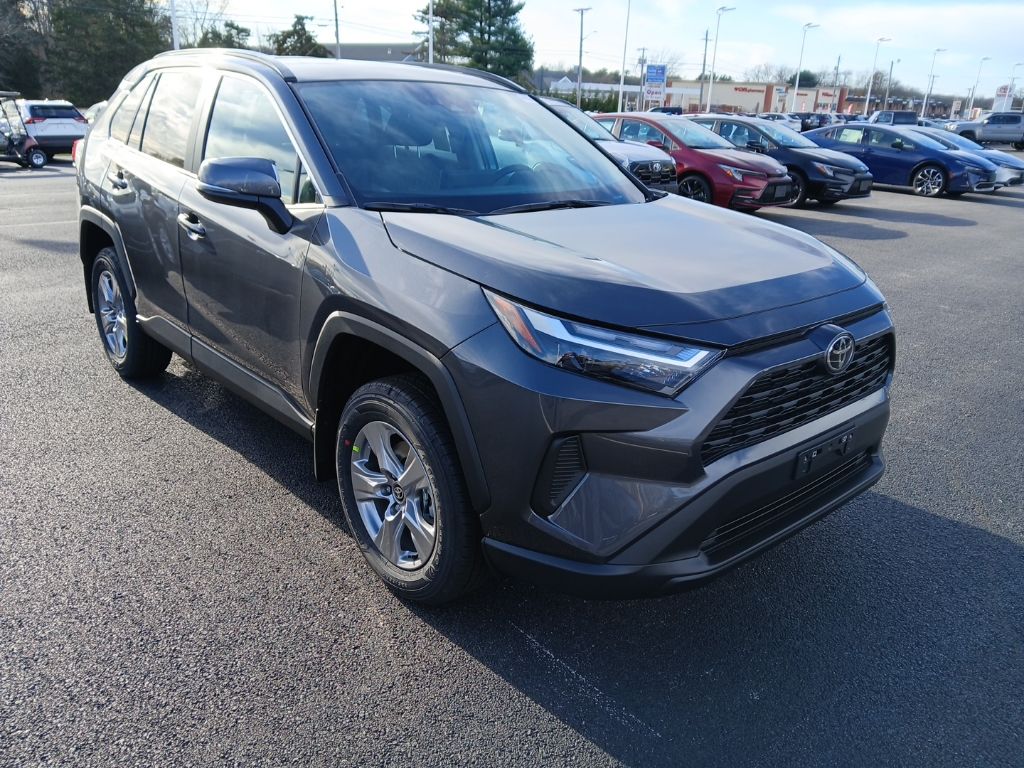2025 Toyota RAV4 XLE's photo