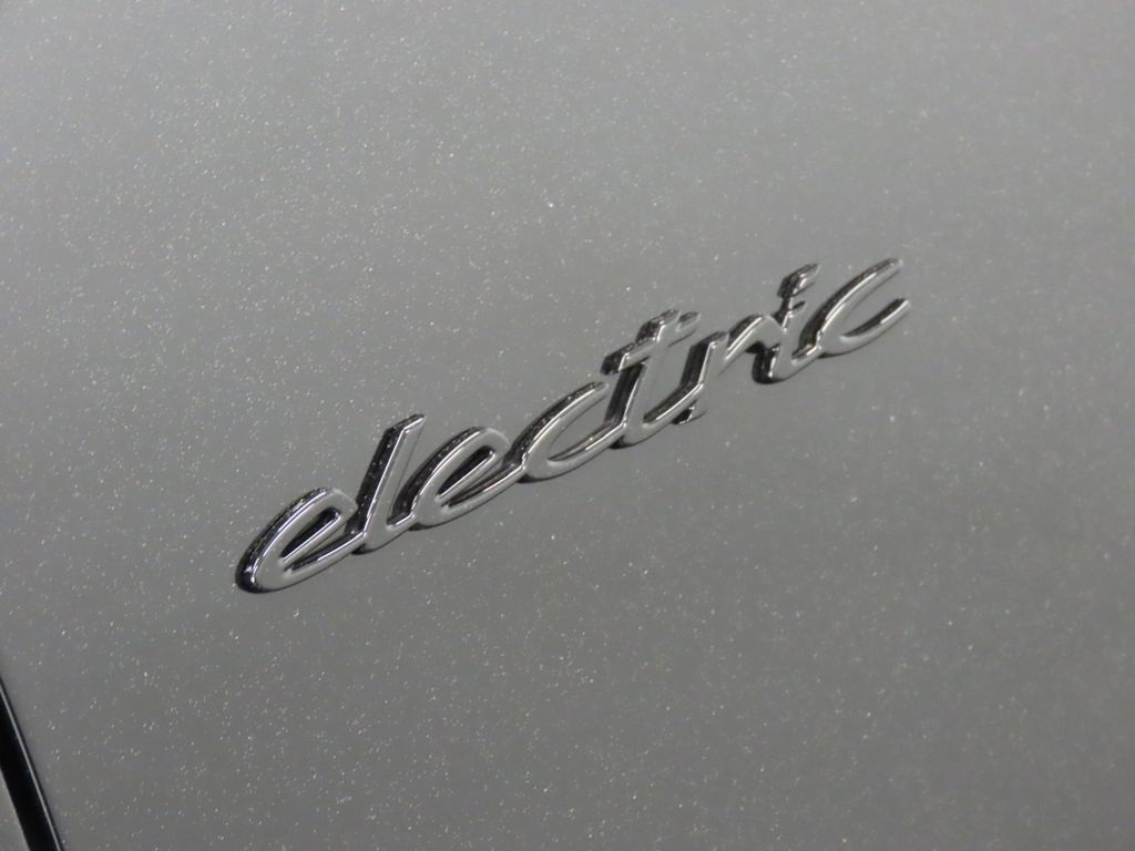 Thumbnail: 2026 Porsche Macan - 13