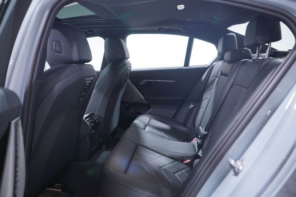 Thumbnail: 2026 BMW 5 Series - 9