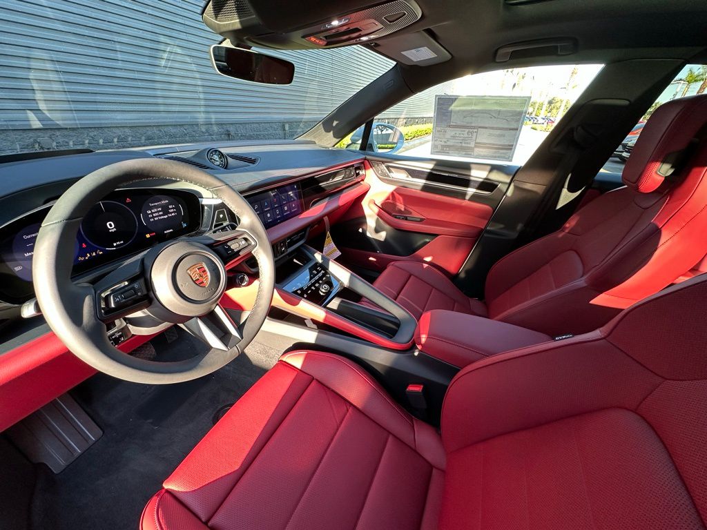 Thumbnail: 2025 Porsche Macan - 4