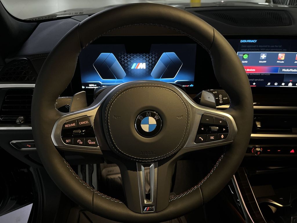 2025 BMW X7 M60i 14