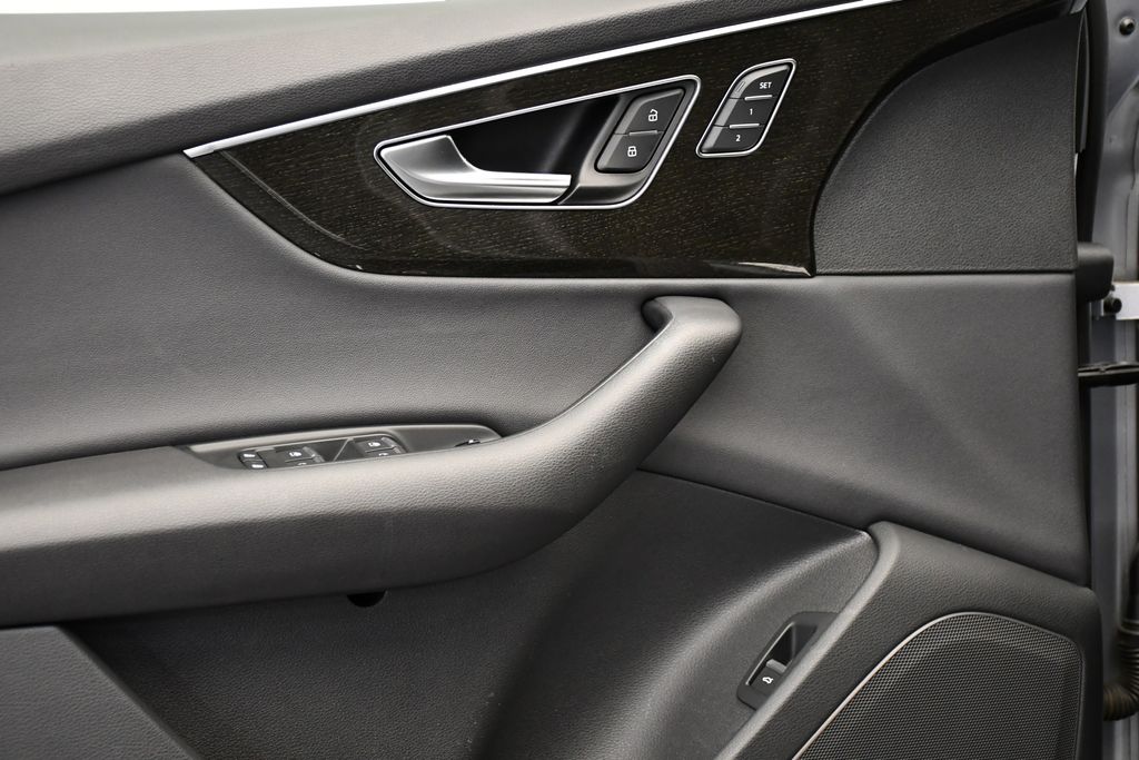 Thumbnail: 2022 Audi Q7 - 32