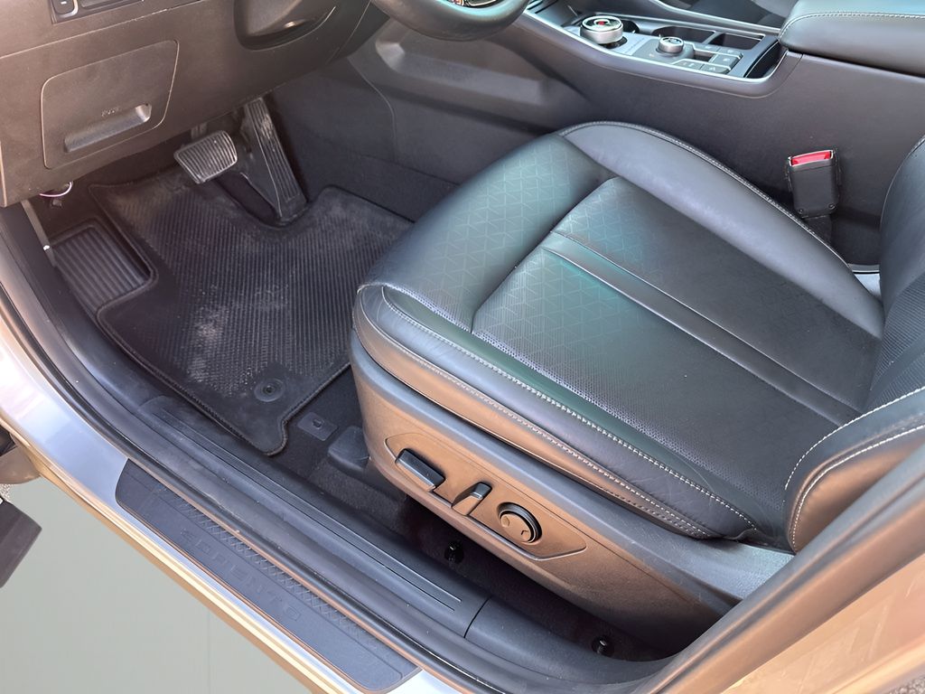 Used Car 2022 Kia Sorento Hybrid  Ex For Sale Under $30,000 In Austin, Texas