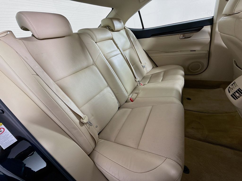 Thumbnail: 2014 Lexus ES - 28