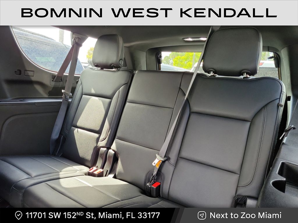 2021 Chevrolet Suburban LT photo