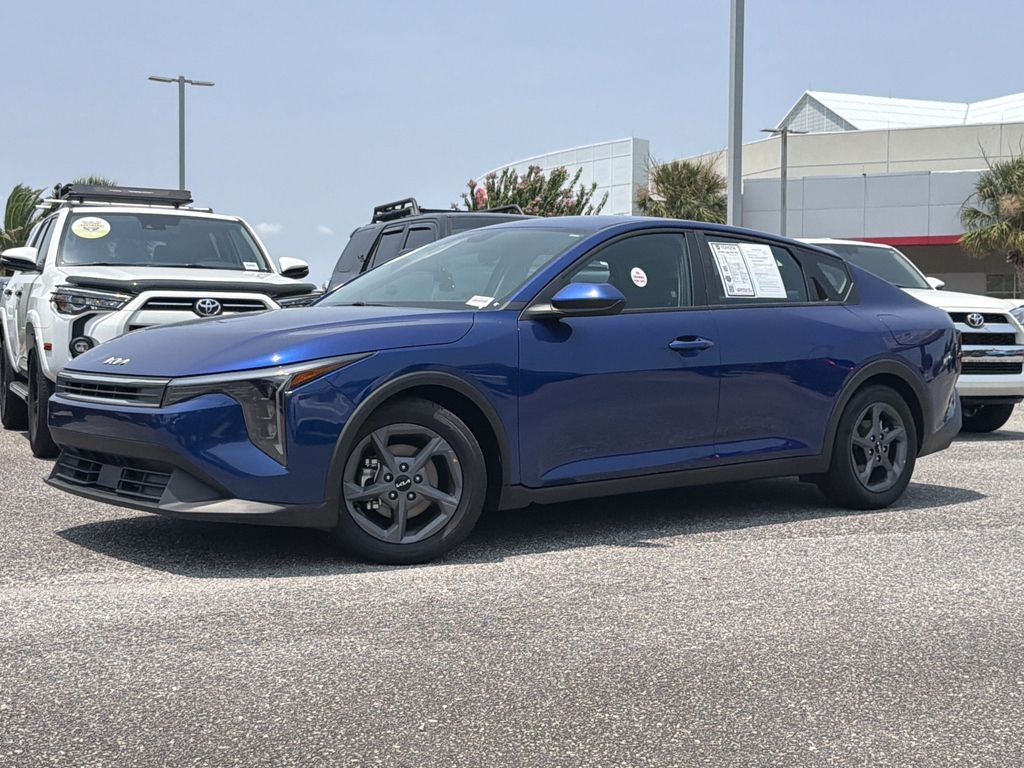 2025 Kia K4 LXS FWD