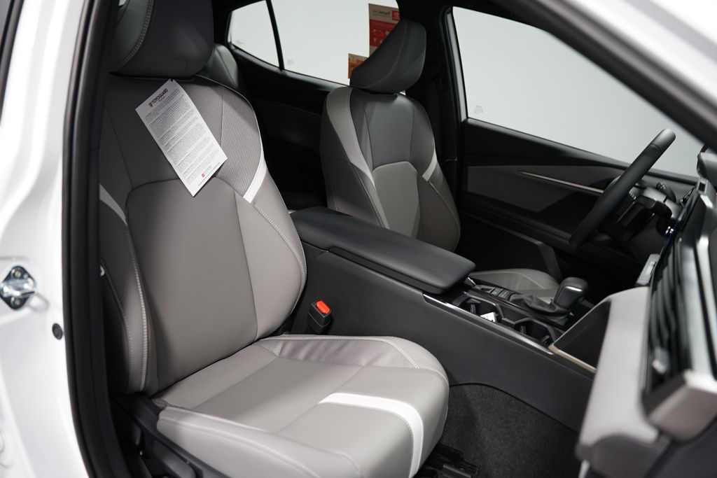 2025 Toyota Camry SE 29