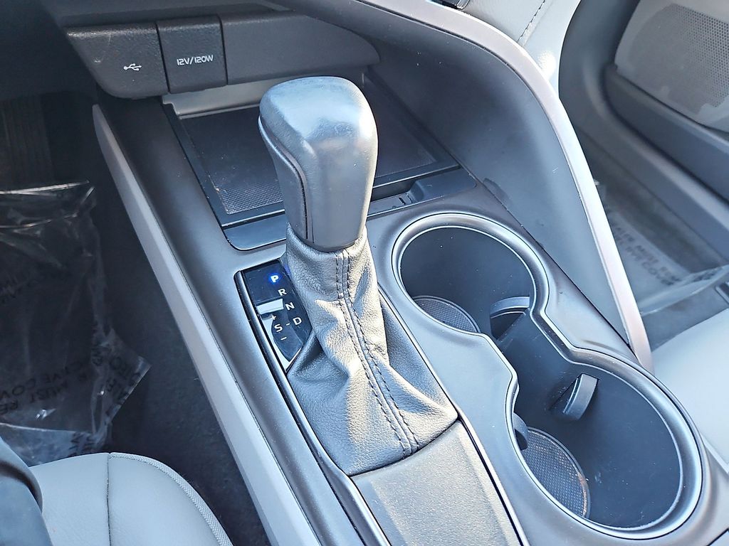 Thumbnail: 2021 Toyota Camry - 16