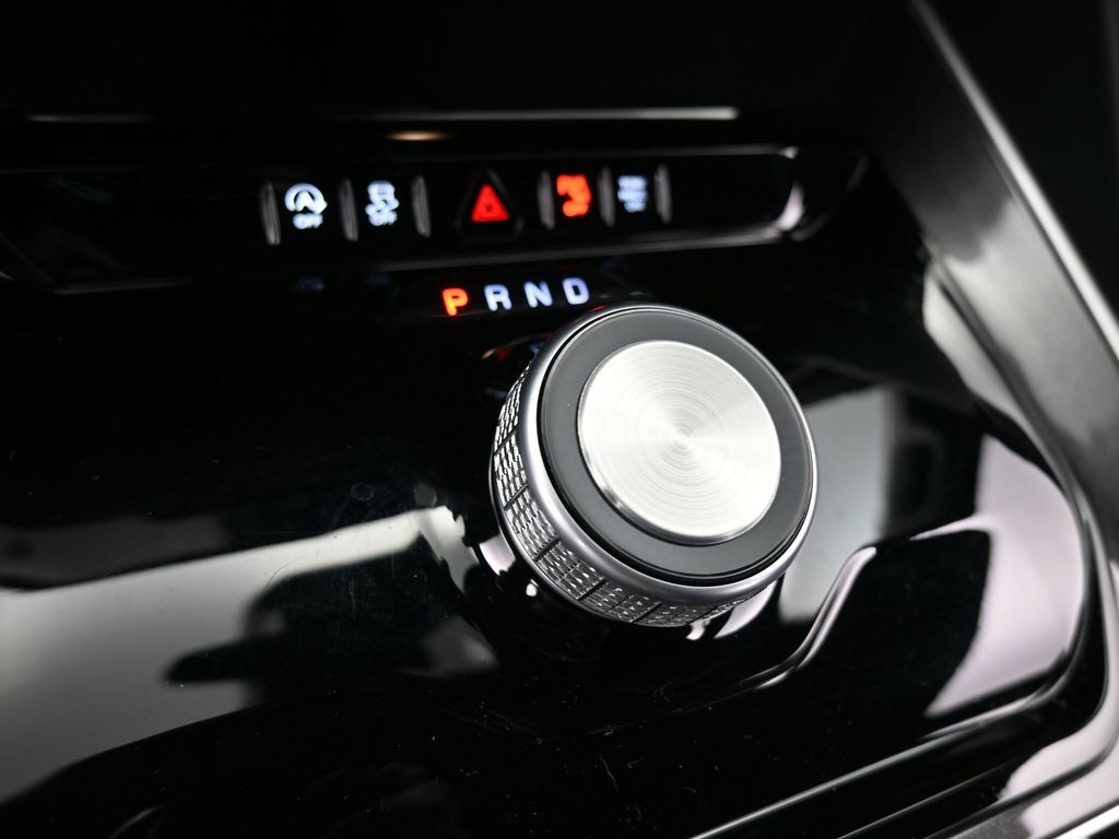 Used 2024 Diamond Black Crystal Pearlcoat Jeep Base image 30