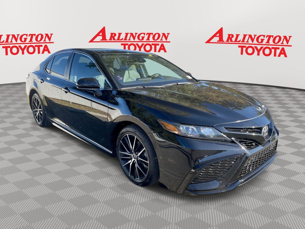 2021 Toyota Camry SE's photo