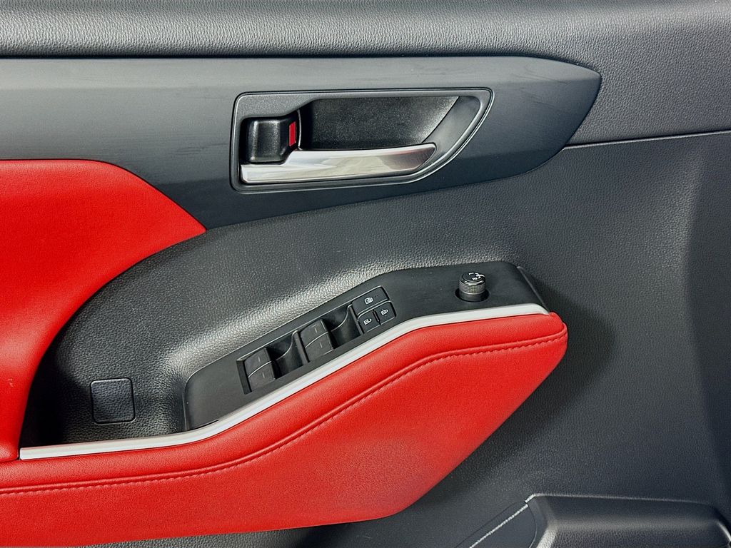 Thumbnail: 2021 Toyota Highlander - 17