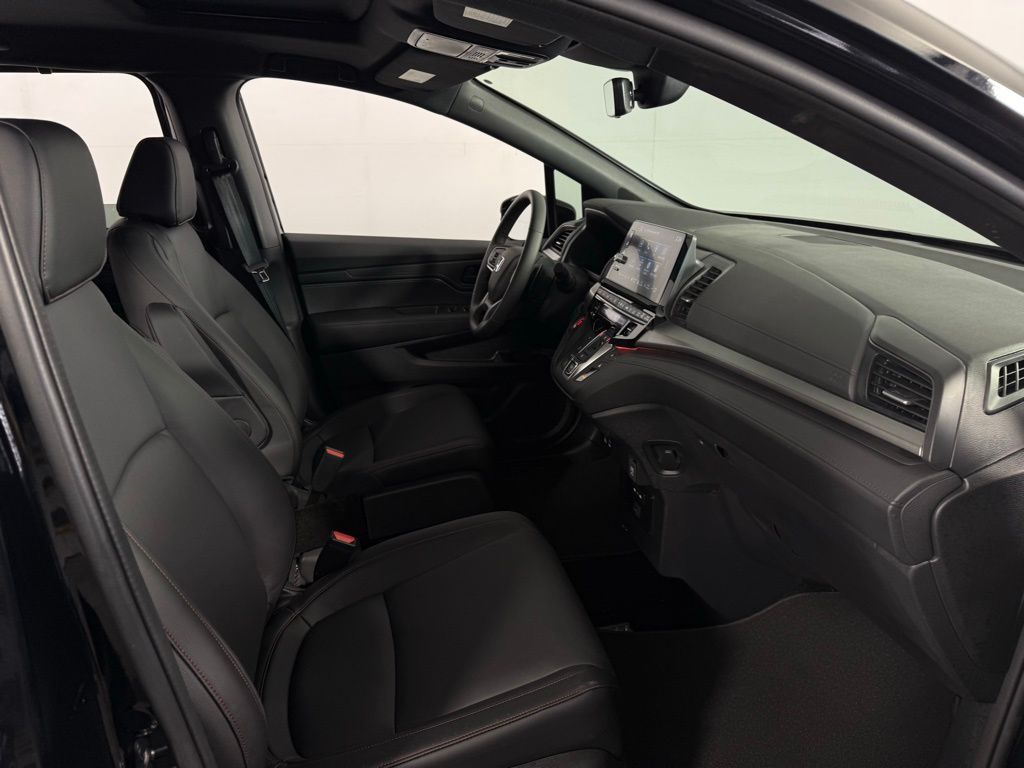 2025 Honda Odyssey Sport L - Photo 12
