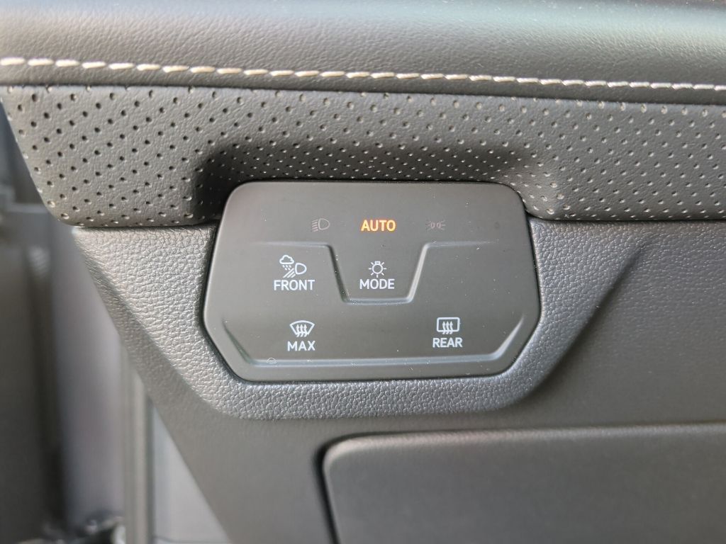 Used 2025 Silver Volkswagen 2.0T SE w/Technology image 16