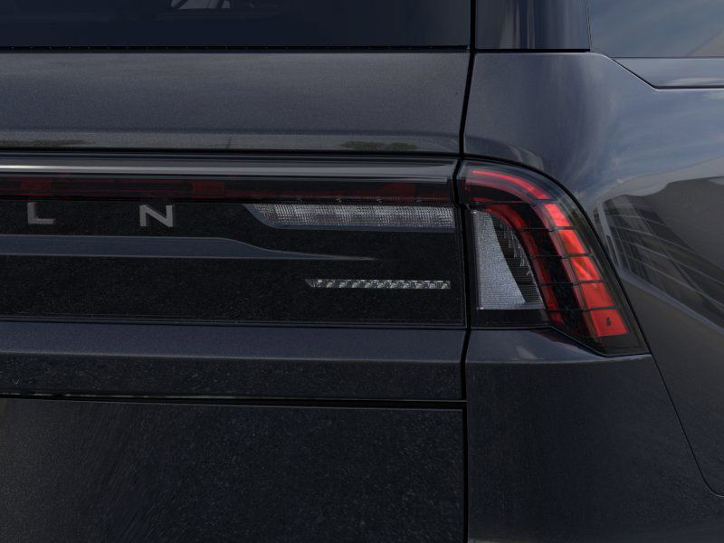 Thumbnail: 2025 Lincoln Navigator - 21