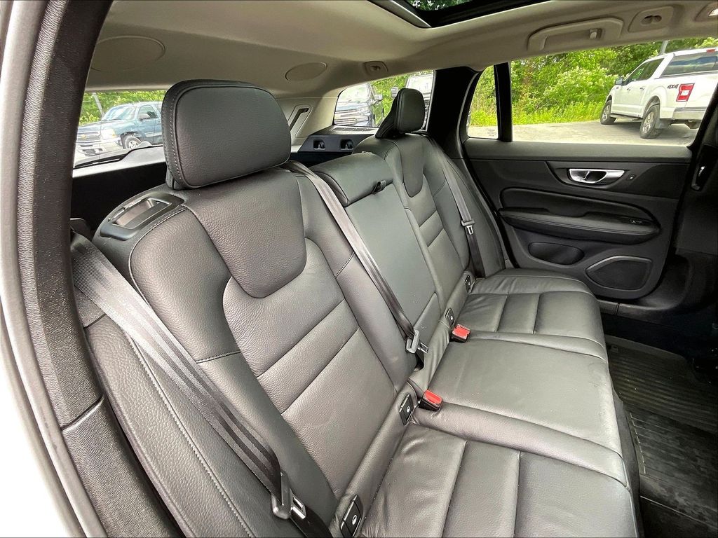 2025 Volvo V60 Cross Country — photo 15