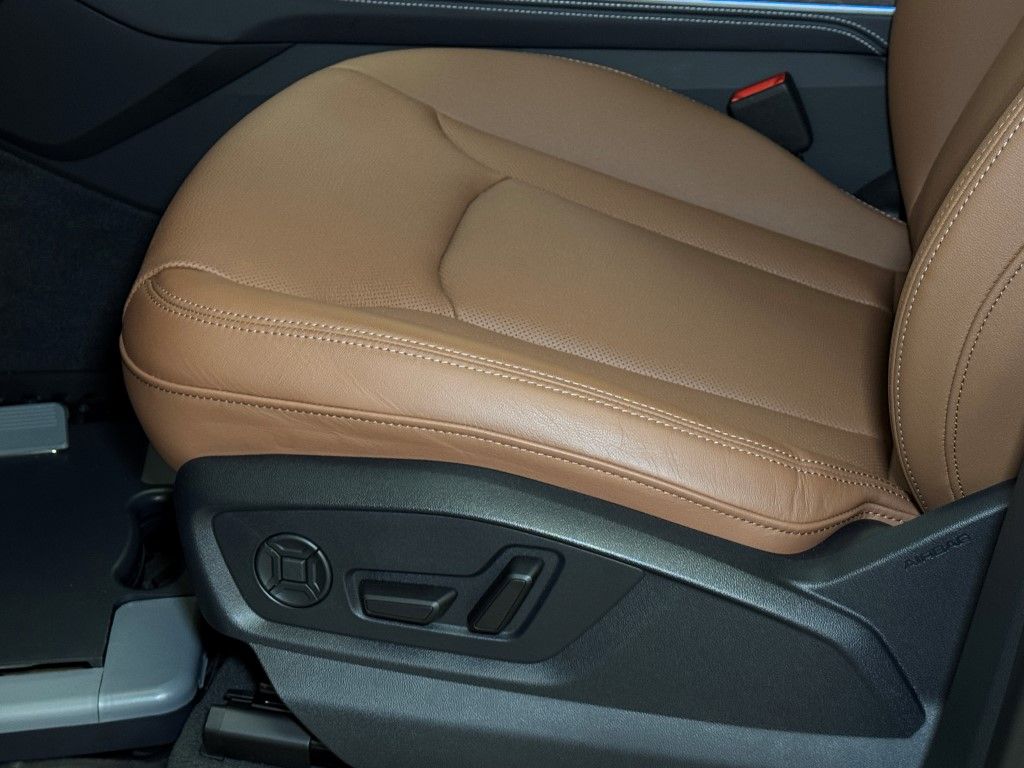 Thumbnail: 2025 Audi Q8 - 26