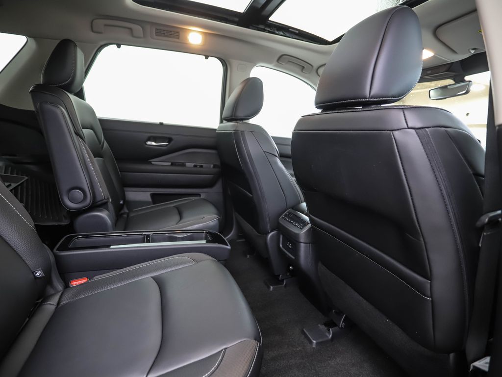 2024 Nissan Pathfinder SL 25
