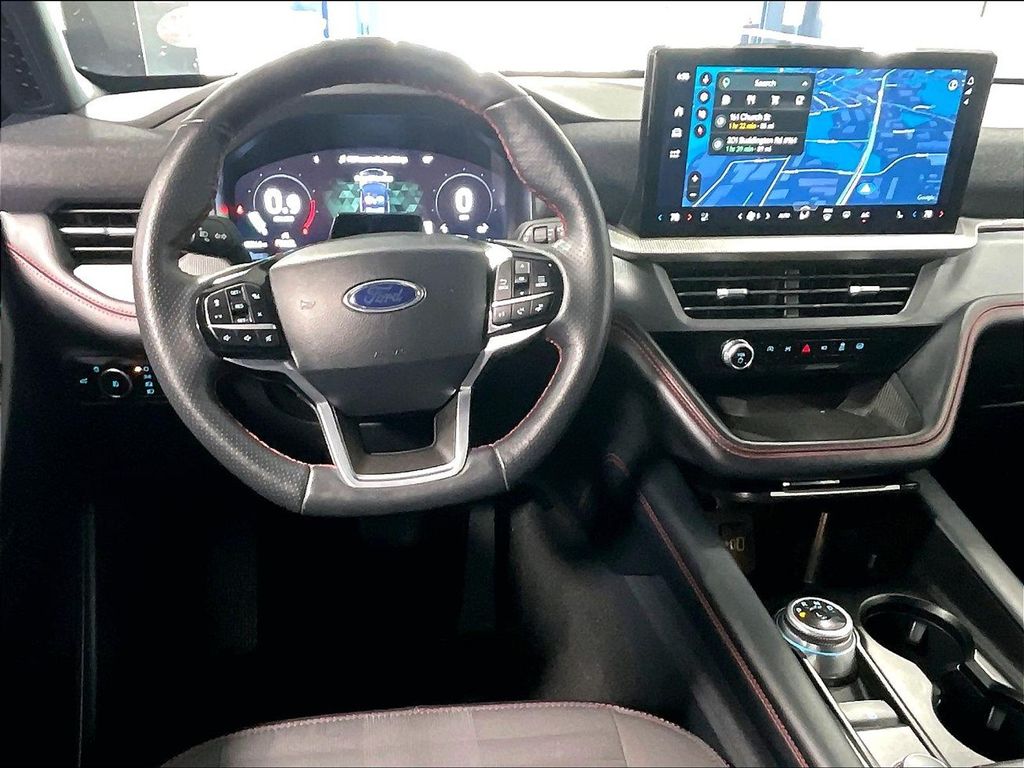 2025 Ford Explorer — photo 18