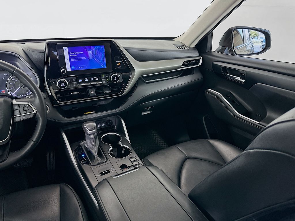Thumbnail: 2024 Toyota Highlander - 24