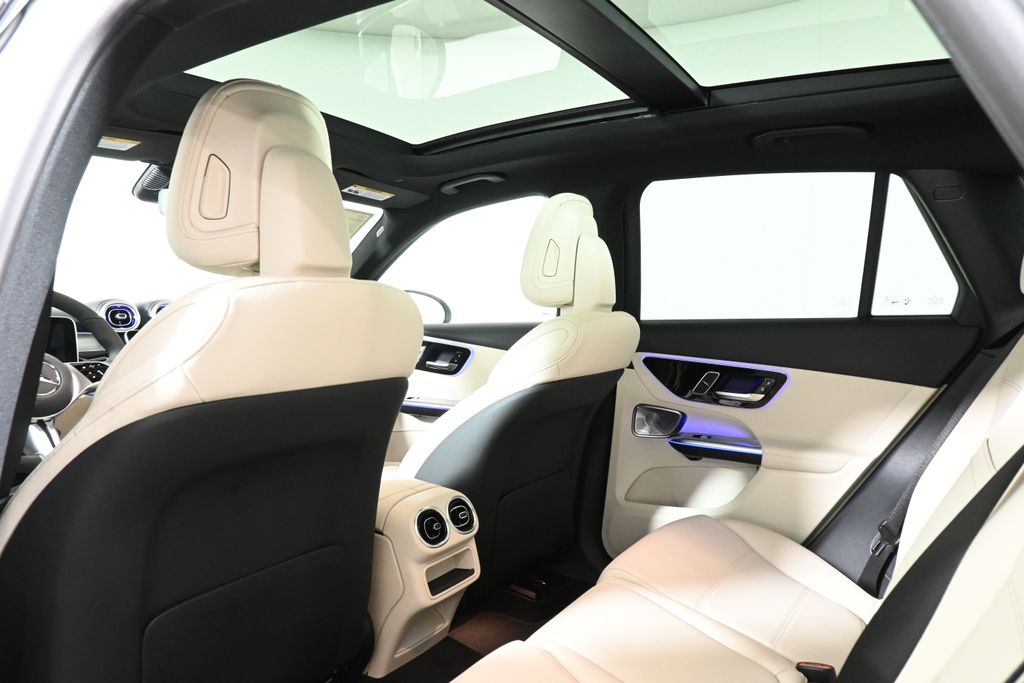 2025 Mercedes-Benz GLC 300 23