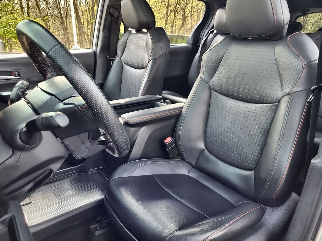 2022 Toyota Sienna XSE 13