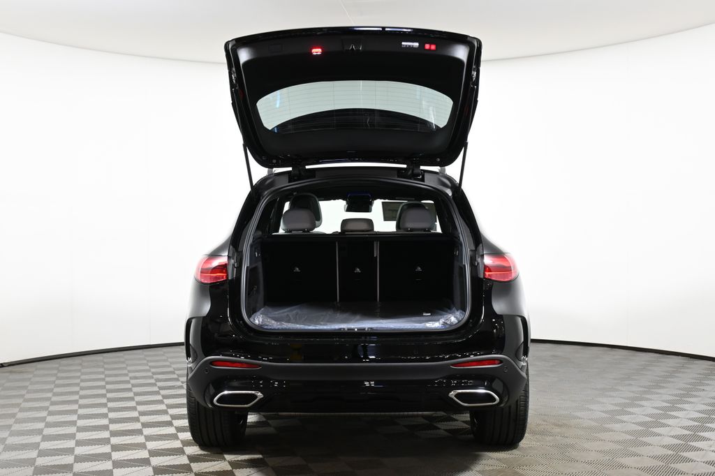 2025 Mercedes-Benz GLC 300 25