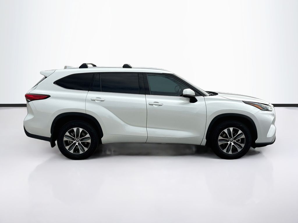 Thumbnail: 2022 Toyota Highlander - 4