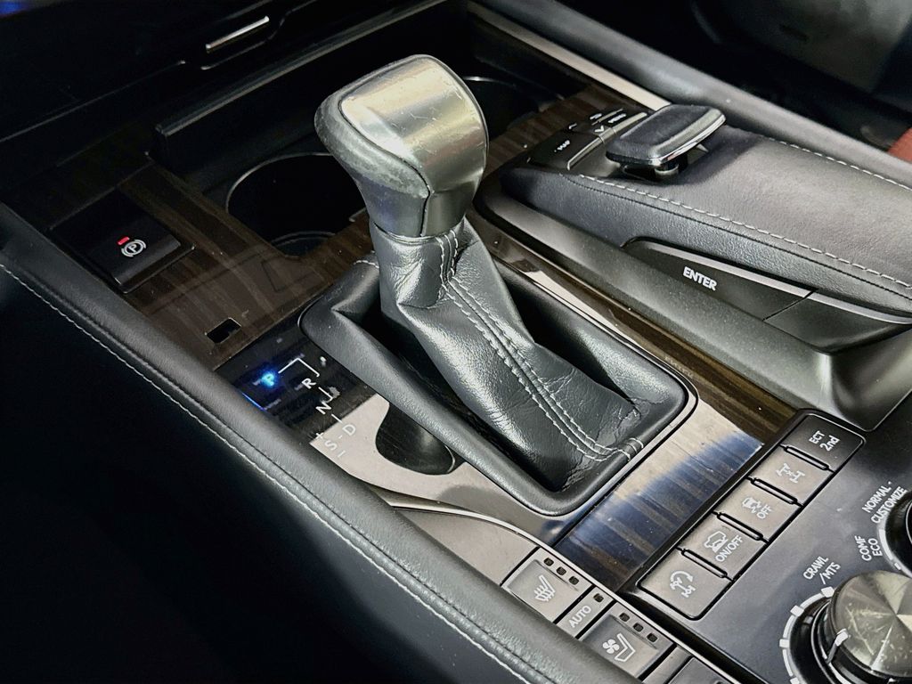 Thumbnail: 2021 Lexus LX - 17