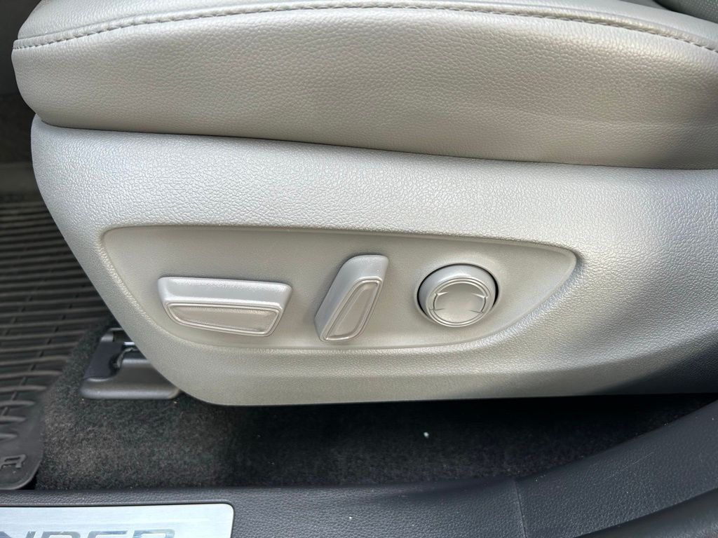 2023 Toyota Highlander Limited 17