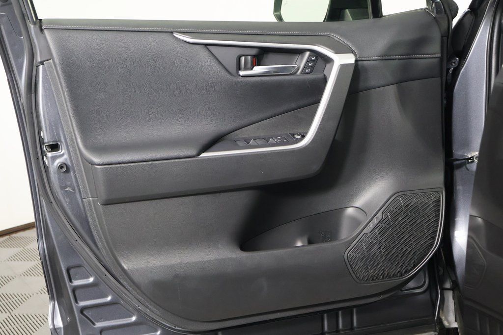 Thumbnail: 2020 Toyota RAV4 - 12