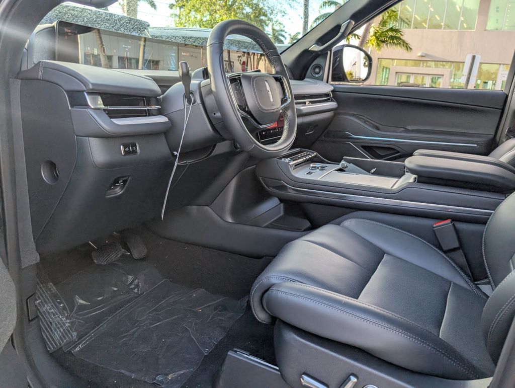 new 2026 Lincoln Navigator L car, priced at $111,390