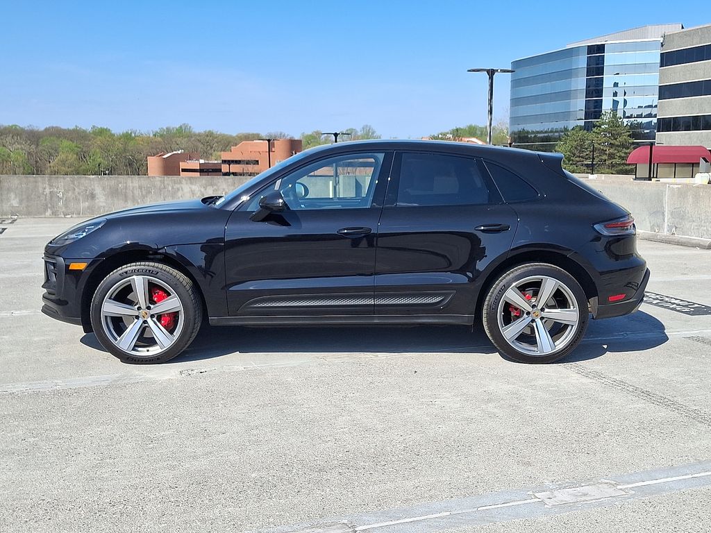 Thumbnail: 2026 Porsche Macan - 2