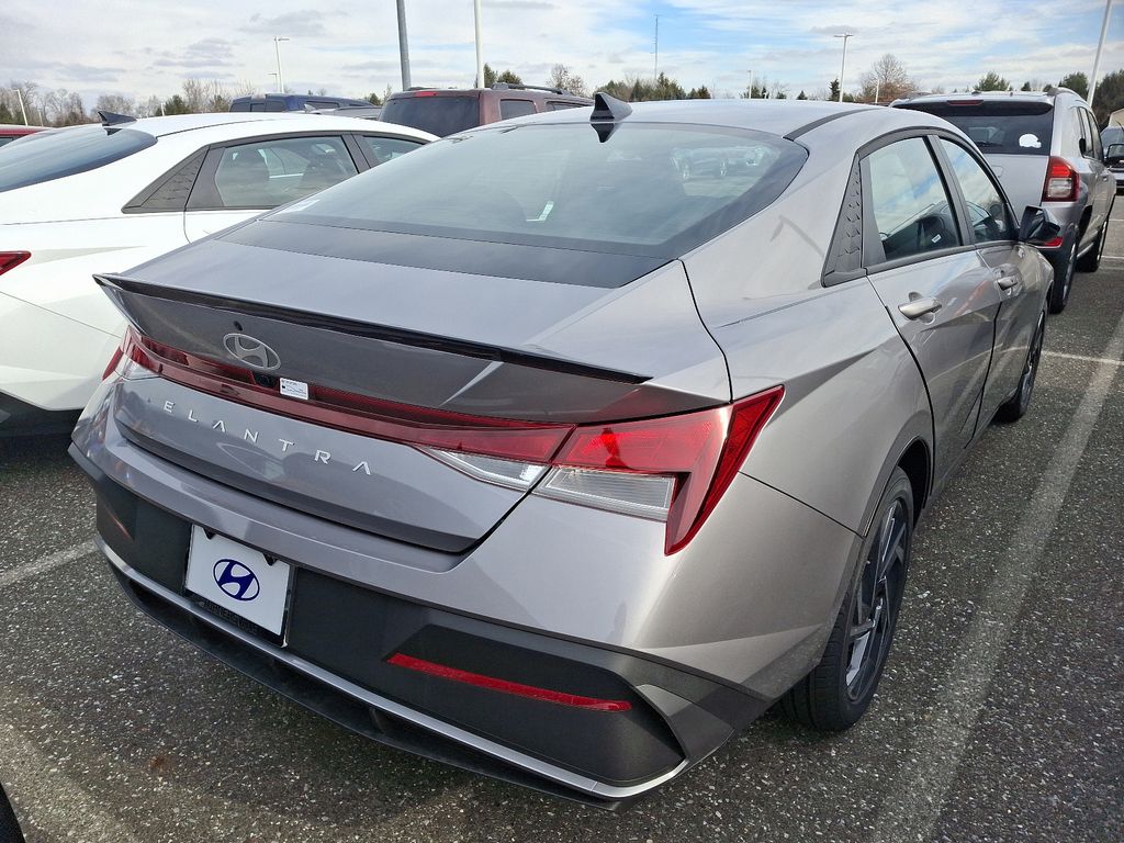 2025 Hyundai Elantra SEL 4