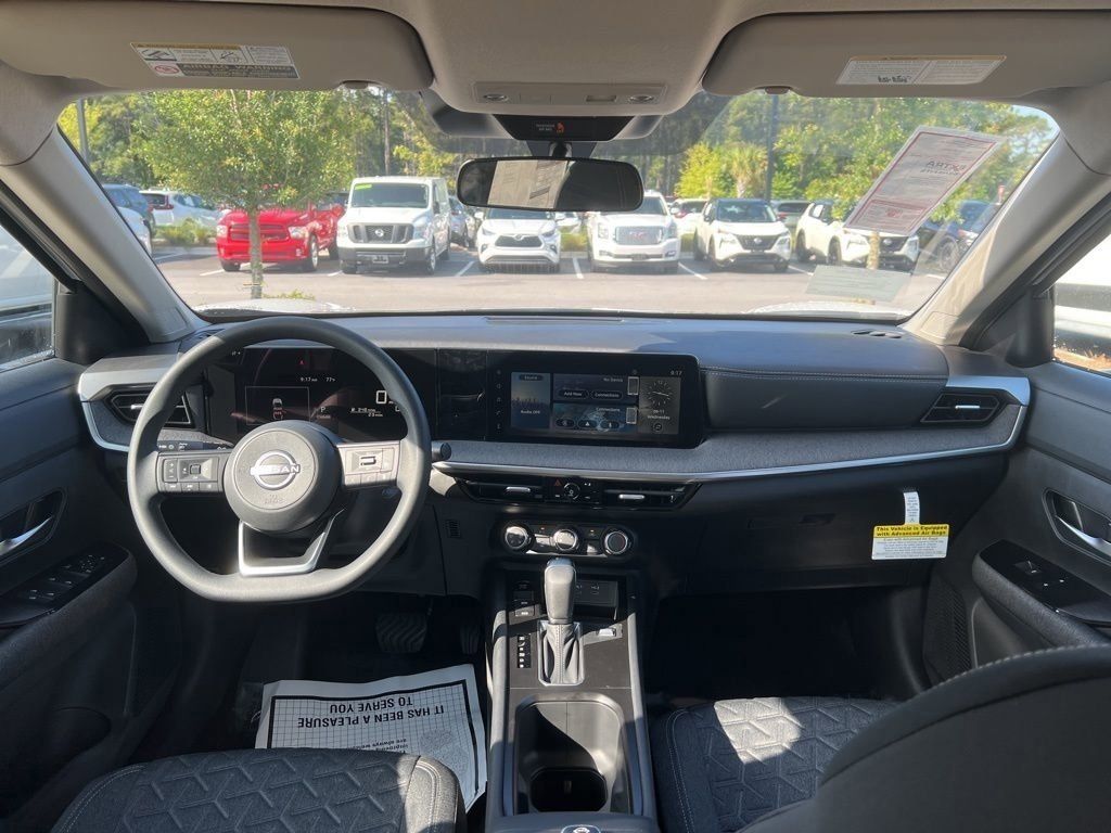 2025 Aspen White Tricoat Nissan Kicks SV FWD SUV