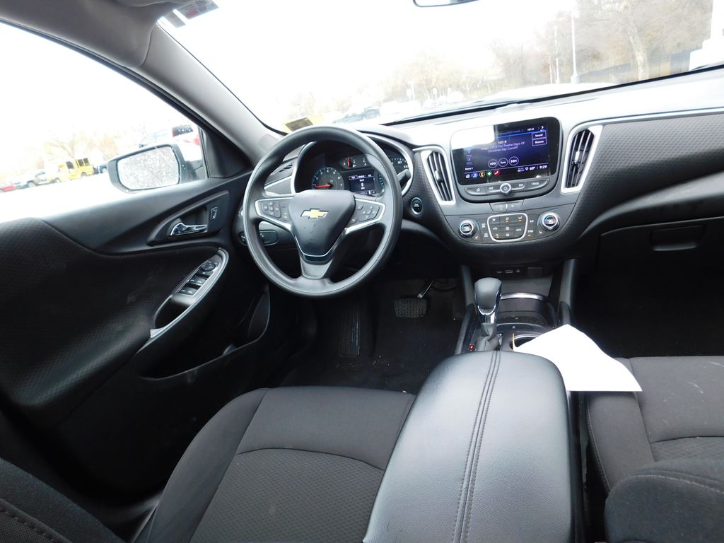 Thumbnail: 2023 Chevrolet Malibu - 3