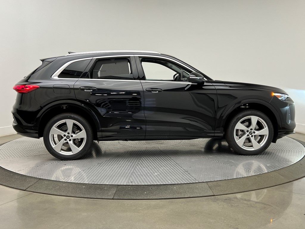 Thumbnail: 2025 Audi Q5 - 6