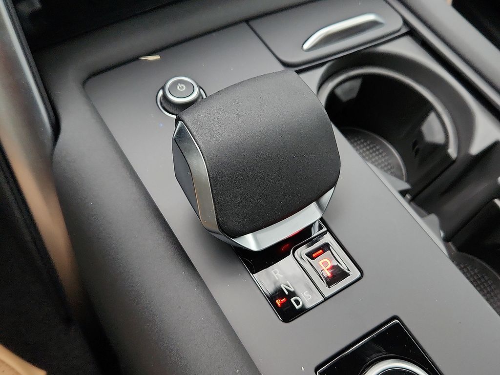 Thumbnail: 2026 Land Rover Discovery - 7