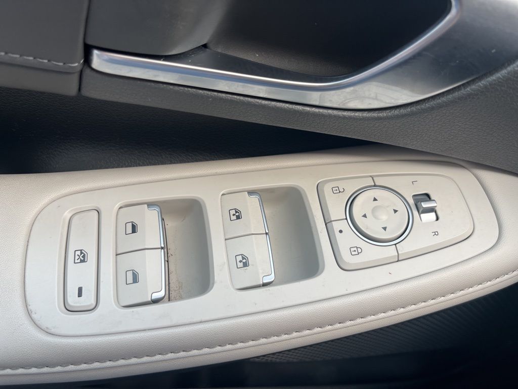 2022 Hyundai Sonata Limited 32