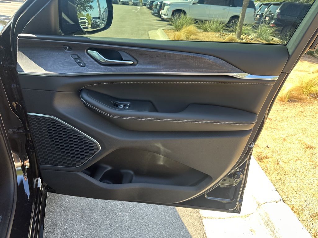 New Car 2025 Jeep Grand Cherokee L  Overland For Sale Under $70,000 In Austin, Texas