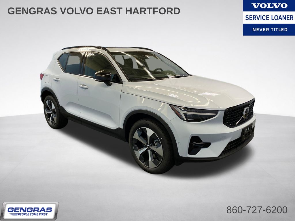 White (Cloud) 2026 Volvo XC40 B5 Plus AWD SUV / Crossover All-Wheel Drive Automatic