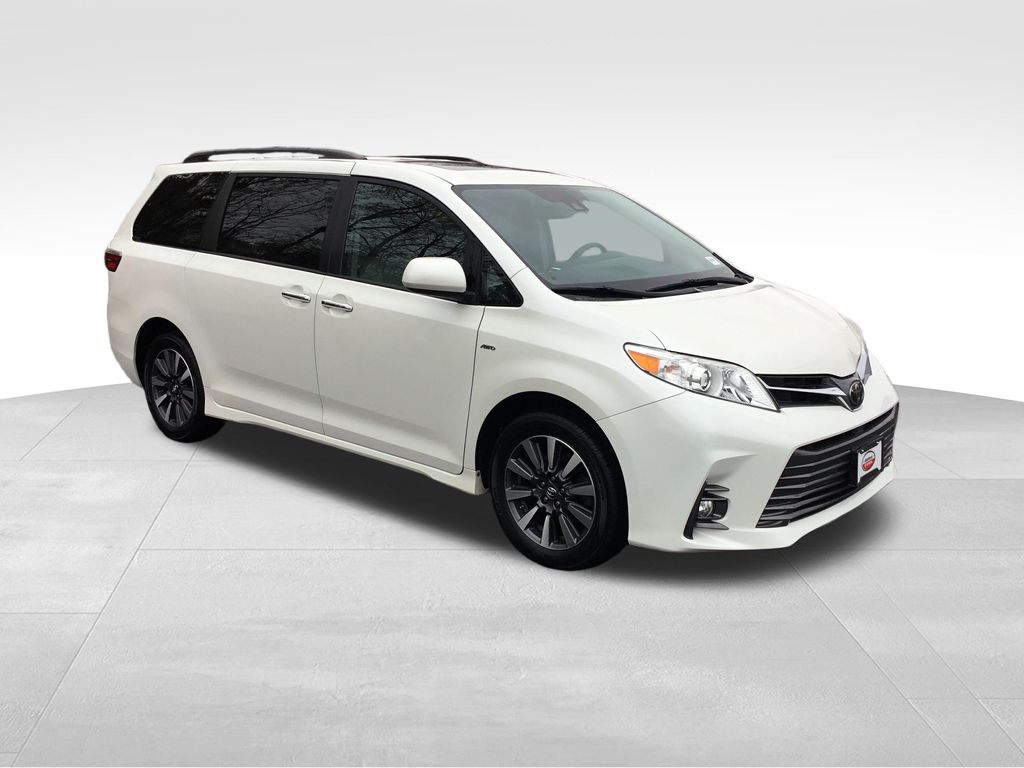 Thumbnail: 2018 Toyota Sienna - 7