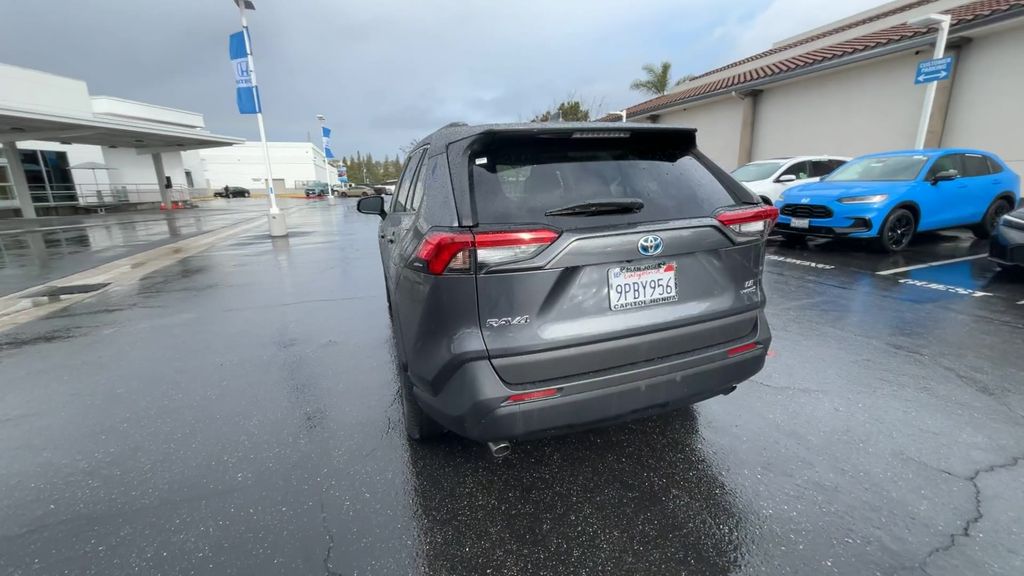 Thumbnail: 2020 Toyota RAV4 - 7