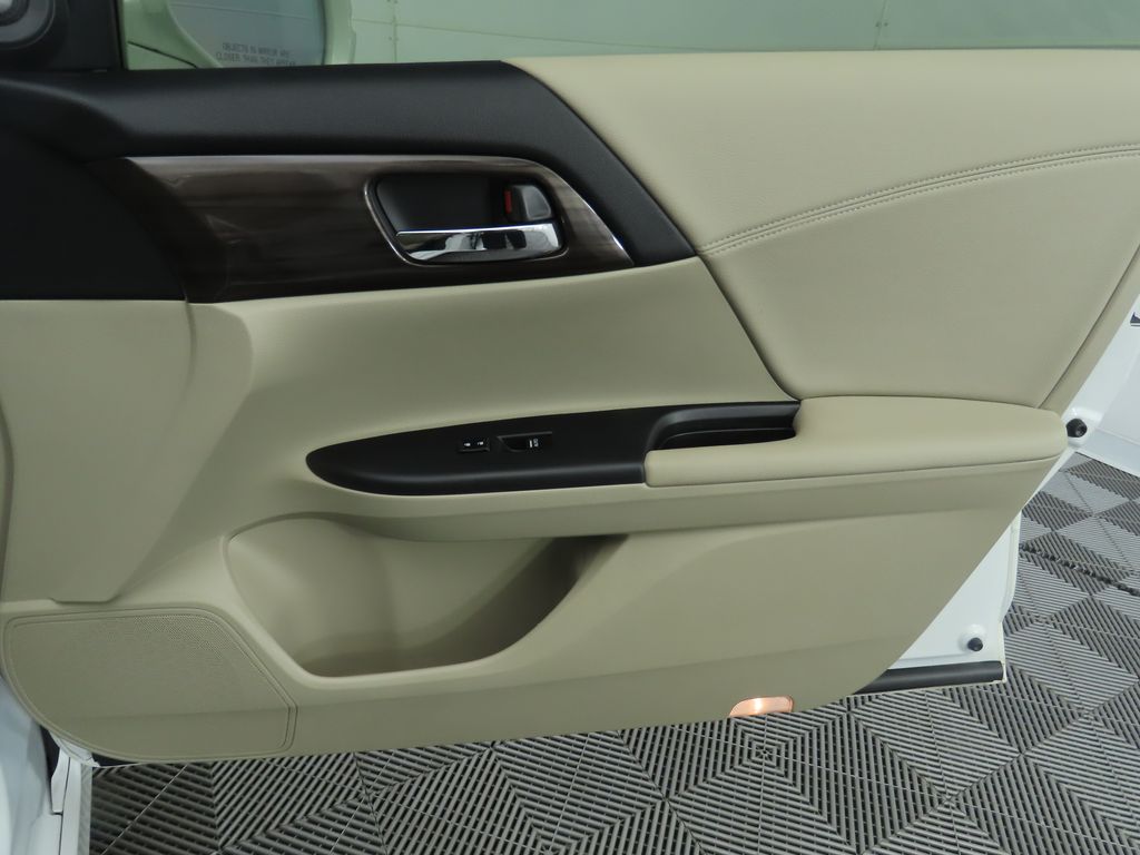 2017 Honda Accord Touring 26