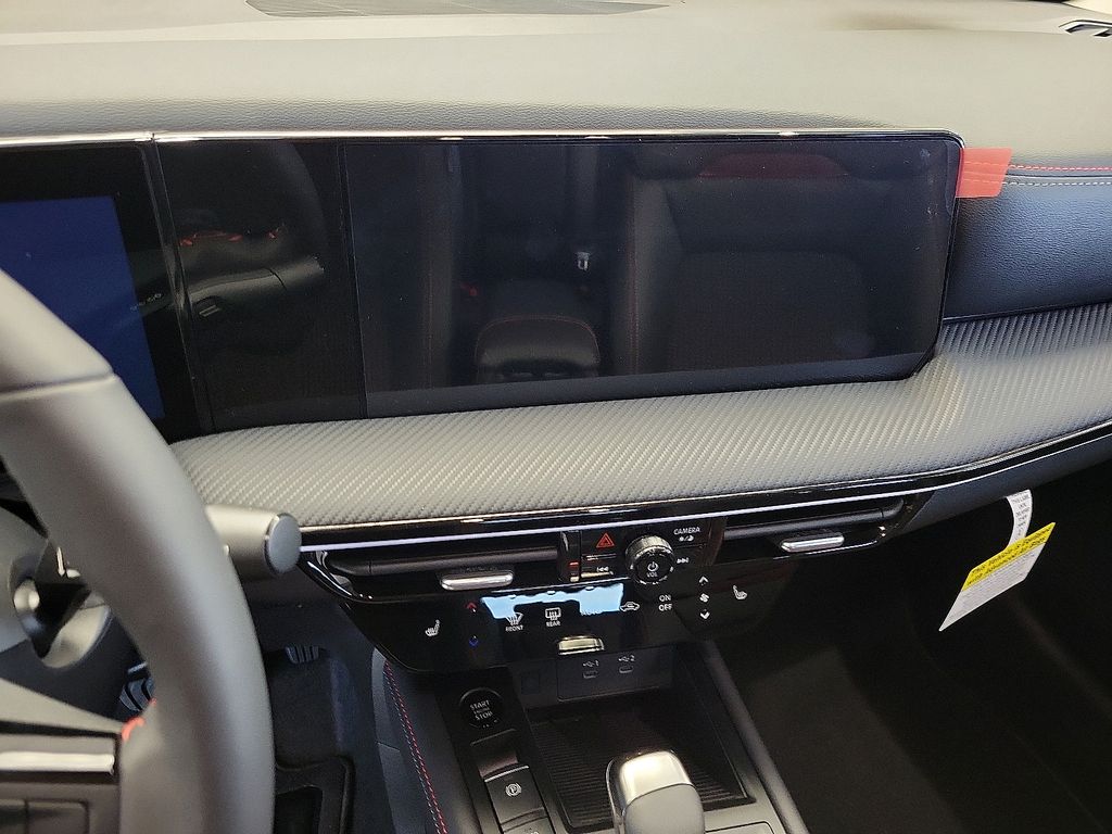 2025 Nissan Kicks SR 11