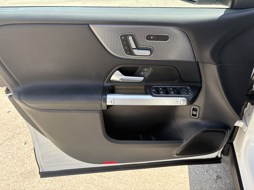 2023 Mercedes-Benz EQB 300 - 11