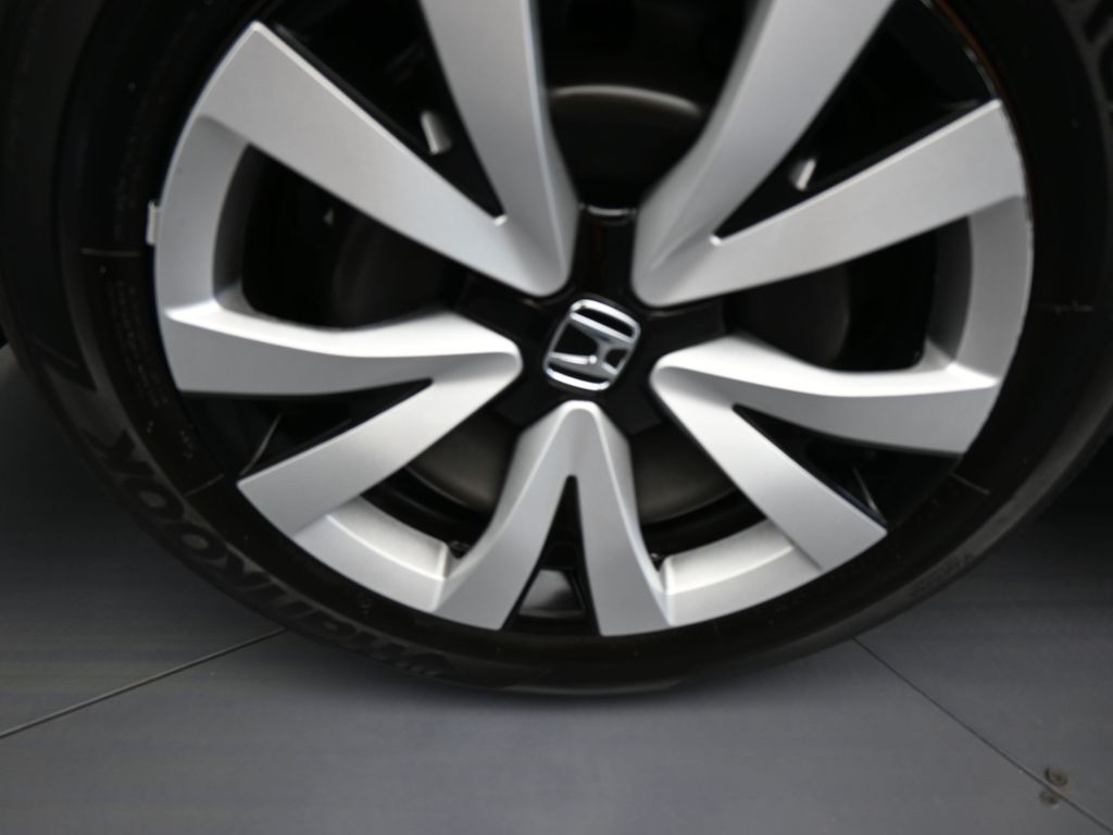 Used 2025 Platinum White Pearl Honda LX image 39