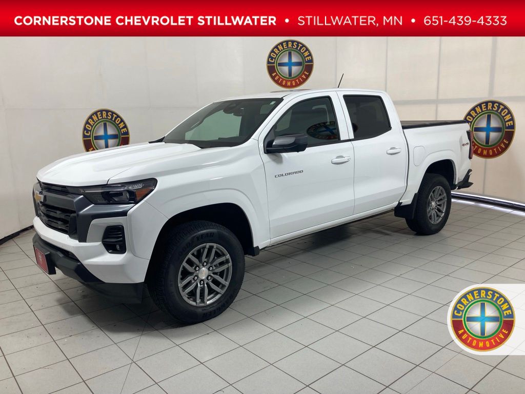Summit White 2025 Chevrolet Colorado Pickup Truck Four-Wheel Drive 8-Speed Automatic
