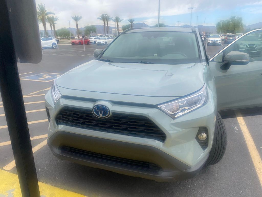 2020 Toyota RAV4 XLE 2