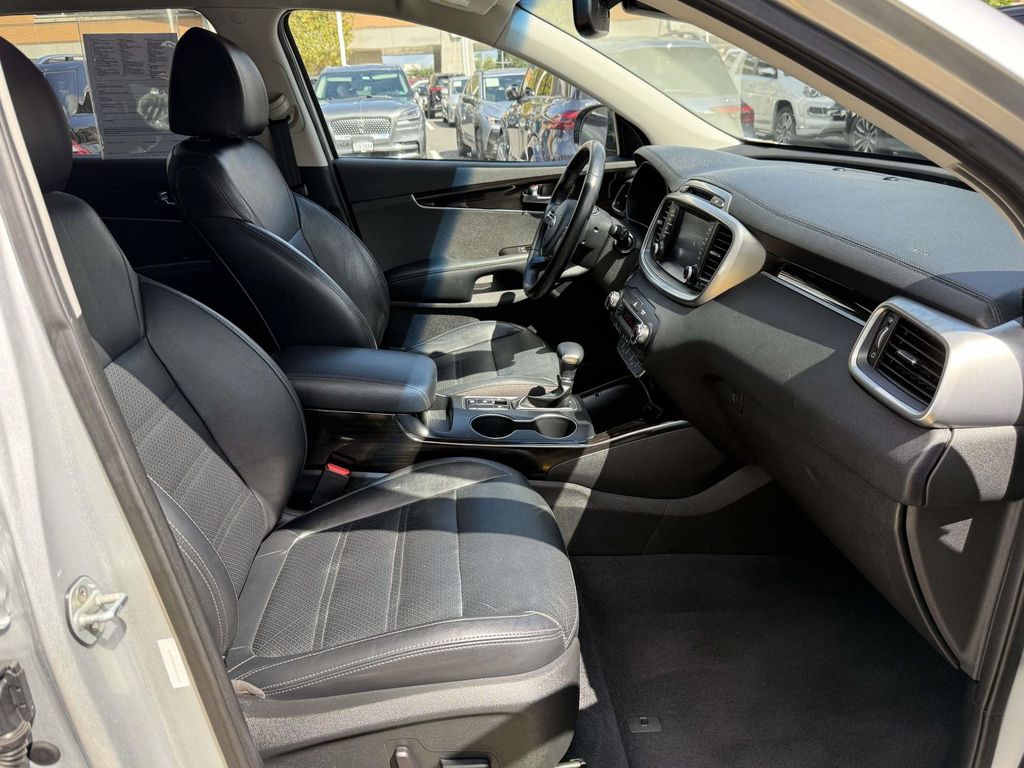 Thumbnail: 2019 Kia Sorento - 20