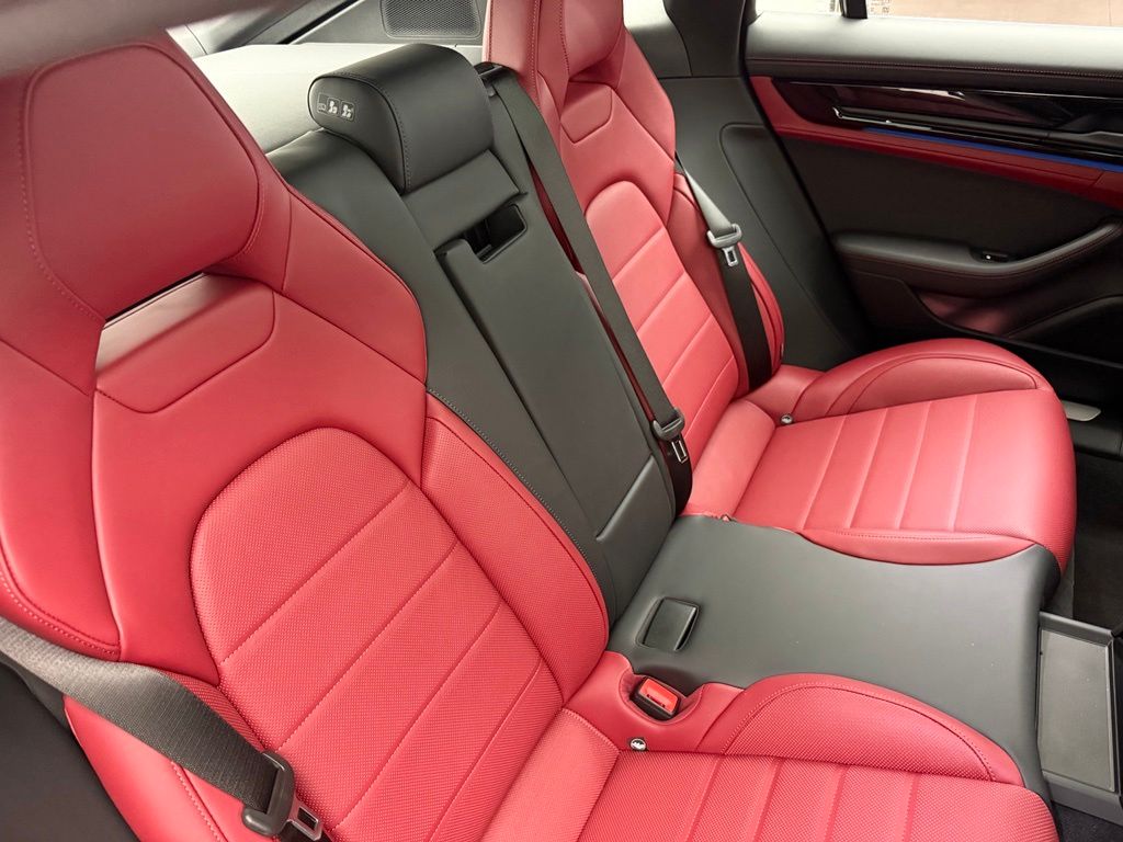 Thumbnail: 2026 Porsche Panamera - 31